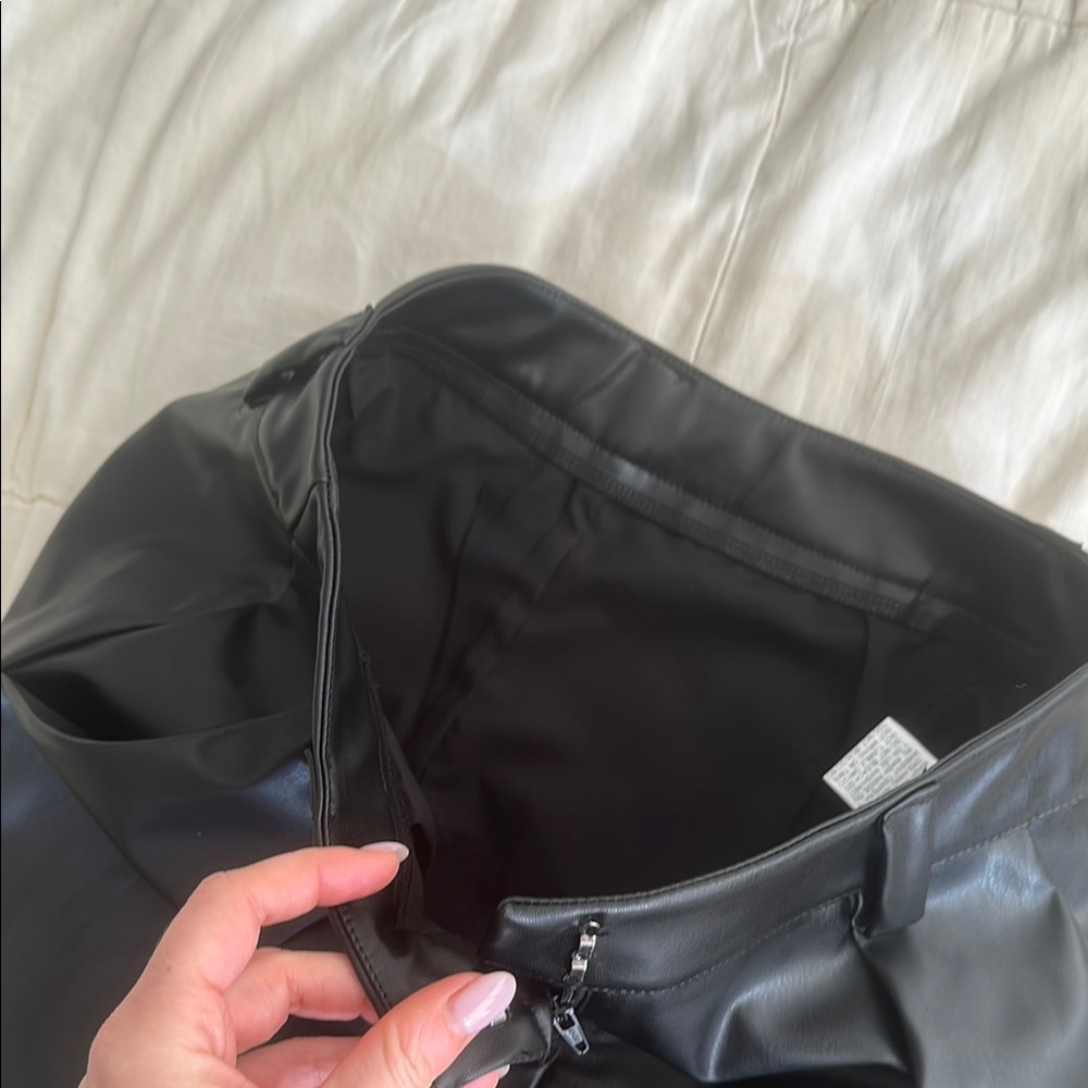 FREE With BUNDLE Black Faux Leather Shorts - Picture 4 of 4